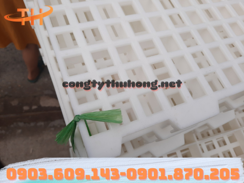 Sàn nuôi dê lỗ vuông