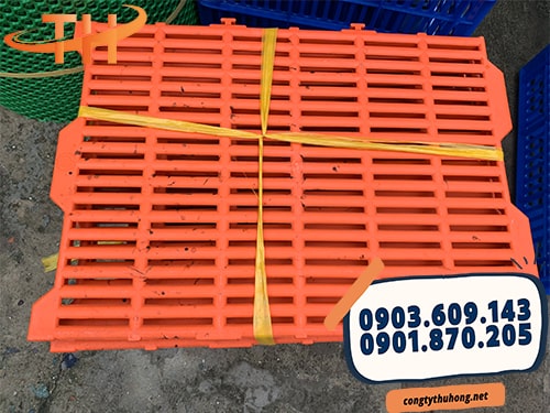 Tấm lót sàn nuôi heo màu cam 40x55cm Tấm lót sàn nuôi heo màu cam 40x55cm