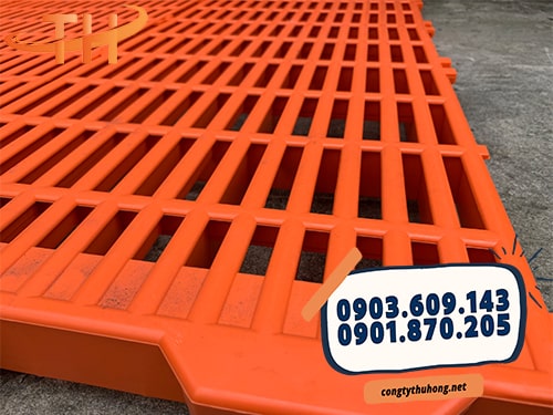 Tấm lót sàn nuôi heo màu cam Tấm lót sàn nuôi heo màu cam