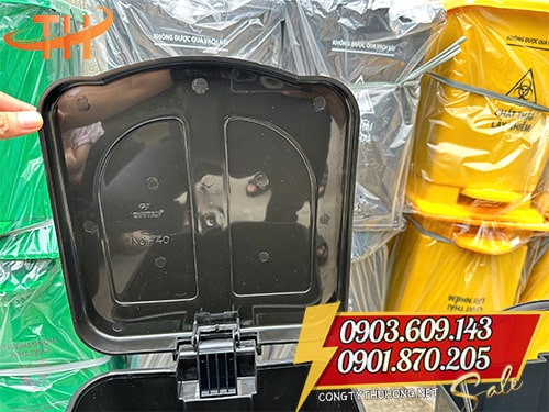 Thùng rác đạp chân Thùng rác đạp chân có nắp