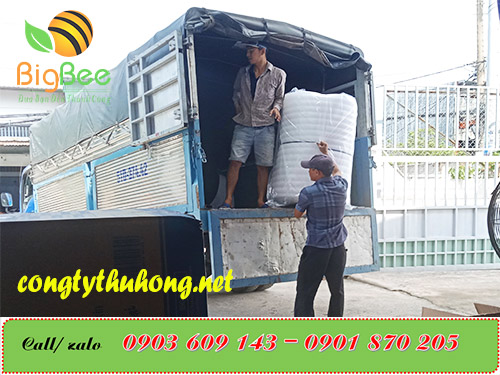 Xuất kho cuộn xốp foam trắng cho khách hàng sỉ
