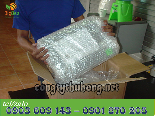 Màng xốp hơi kích cỡ lớn dùng quấn máy tính khi vận chuyển