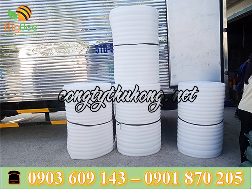 Giao hàng cuộn xốp foam cho khách hàng sỉ
