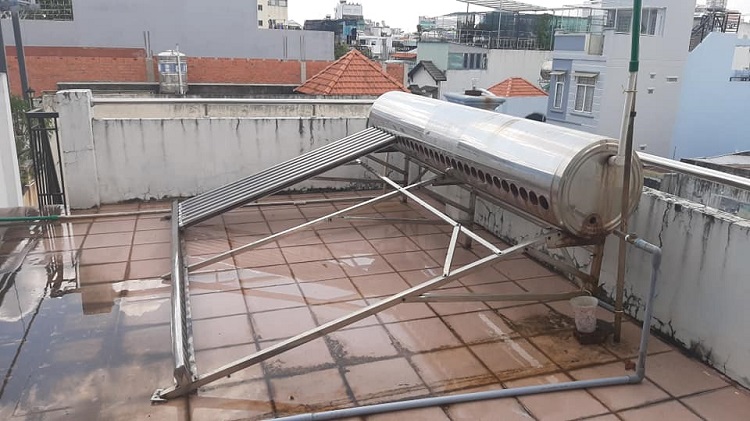 Bình bảo ôn năng lượng mặt trời bị thủng Bình bảo ôn năng lượng mặt trời bị thủng