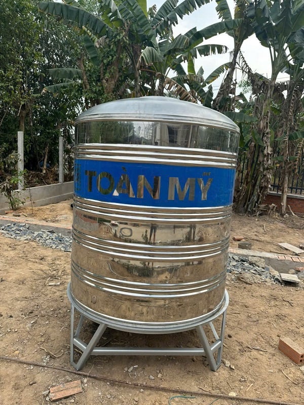 Giao hàng Bồn inox Toàn Mỹ 1500L Đứng Giao hàng Bồn inox Toàn Mỹ 1500L Đứng