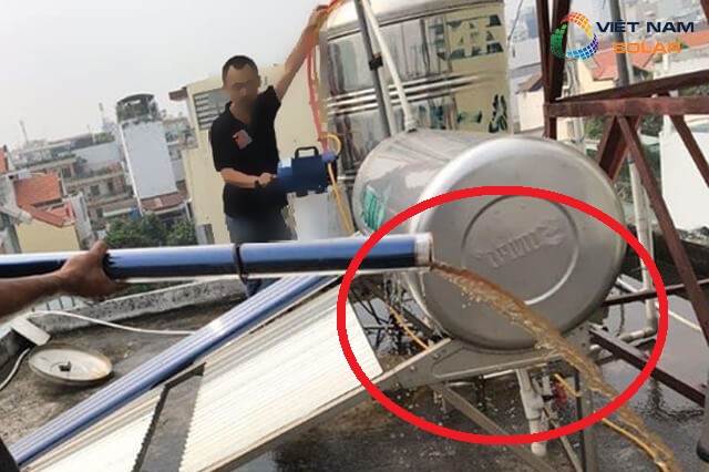 Súc rửa máy nước nóng năng lượng mặt trời Súc rửa máy nước nóng năng lượng mặt trời