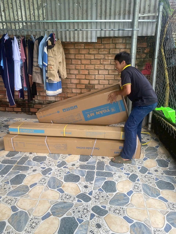 Giao máy nước nóng mặt trời Toàn Mỹ 160L Giao máy nước nóng mặt trời Toàn Mỹ 160L