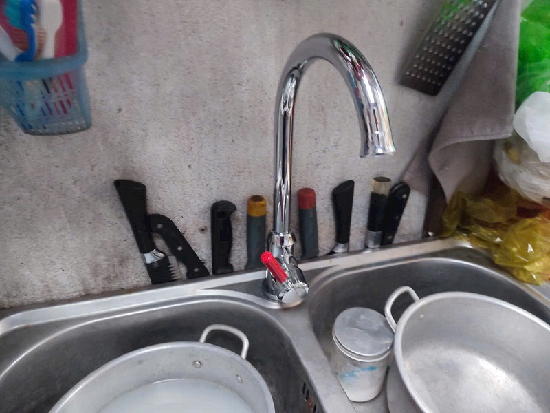 Lắp vòi Rửa Chén nóng lạnh cao cấp Lắp vòi Rửa Chén nóng lạnh cao cấp