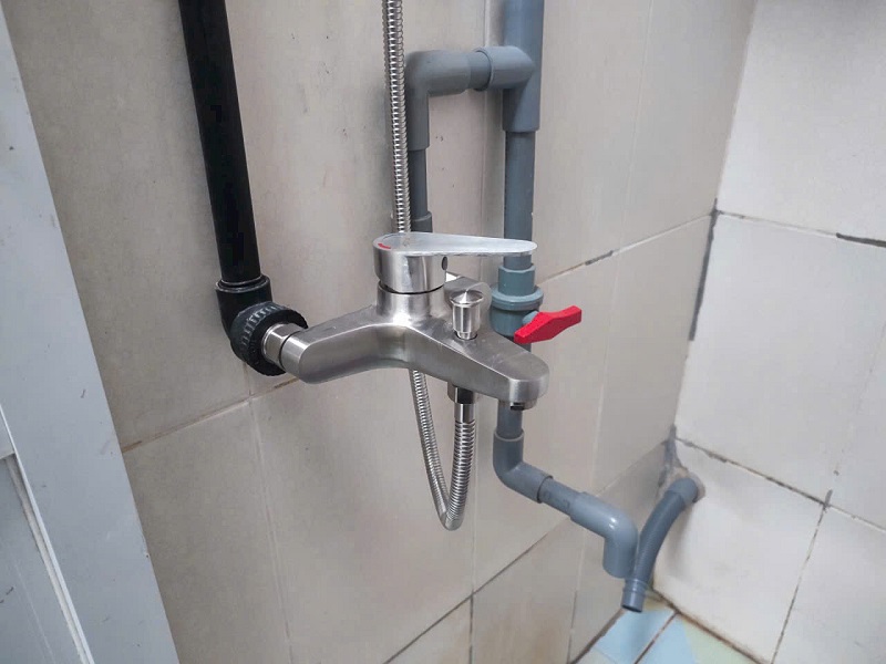 Lắp vòi Sen tắm nóng lạnh cao cấp Lắp vòi Sen tắm nóng lạnh cao cấp