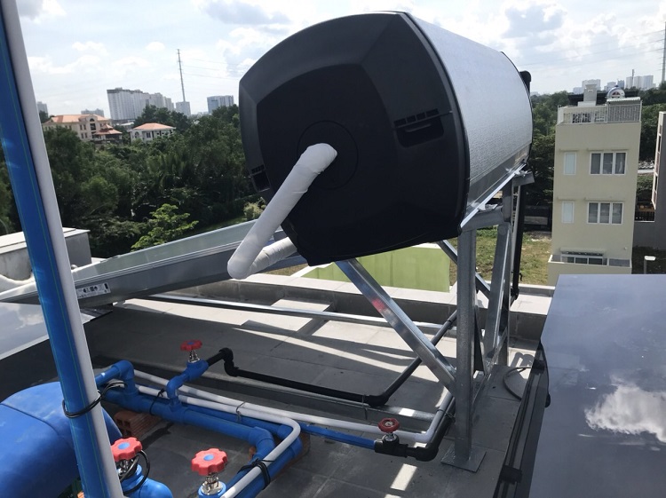 Mặt SAU máy nước nóng mặt trời Solahart 180L nhập khẩu Mặt SAU máy nước nóng mặt trời Solahart 180L nhập khẩu