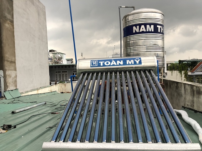 lap-bon-phu-may-nuoc-nong-mat-troi-toan-my lap-bon-phu-may-nuoc-nong-mat-troi-toan-my