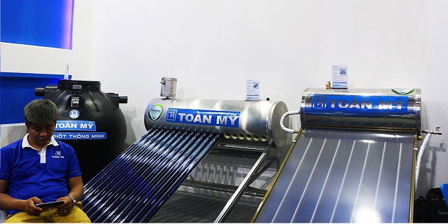 Máy nước nóng mặt trời Tấm Phẳng Toàn Mỹ tại hội chợ Vietbuild Máy nước nóng mặt trời Tấm Phẳng Toàn Mỹ tại hội chợ Vietbuild