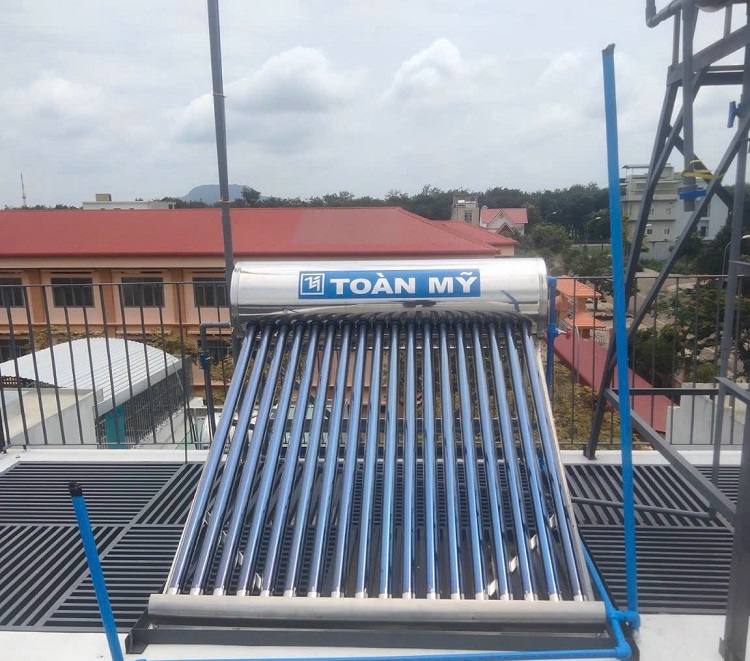 Lắp máy nước nóng mặt trời Toàn Mỹ 180L tại Thủ Đức Lắp máy nước nóng mặt trời Toàn Mỹ 180L tại Thủ Đức