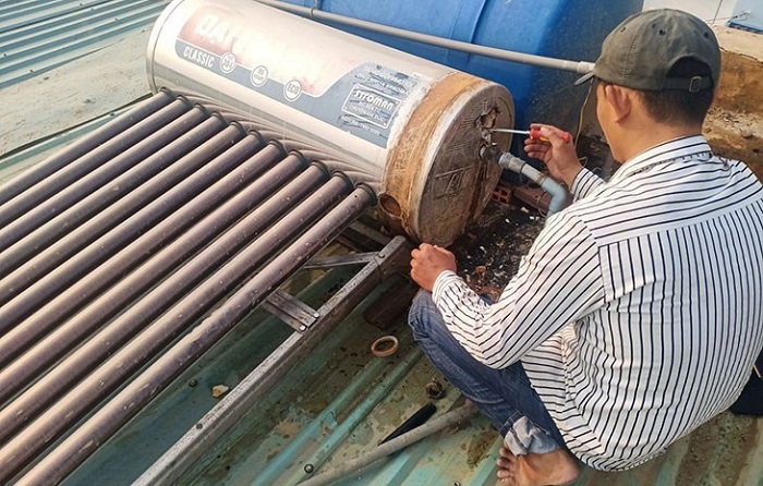 Kiểm tra máy nước nóng năng lượng mặt trời định kỳ Kiểm tra máy nước nóng năng lượng mặt trời định kỳ