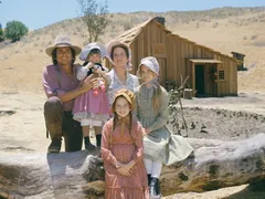 Ngôi nhà nhỏ trên thảo nguyên vẫn ấm áp và đáng xem sau nửa thế kỷ