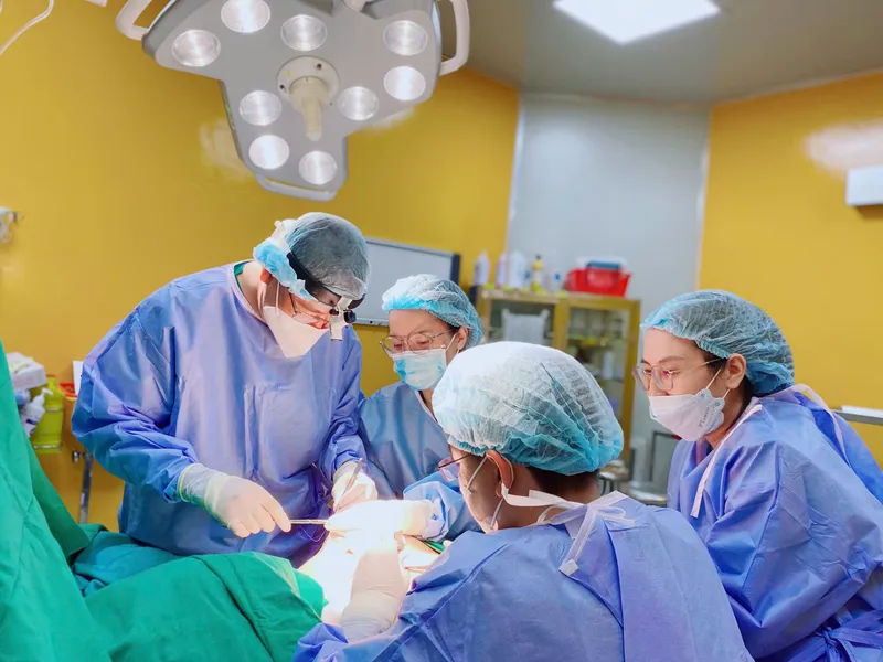 Nâng Ngực Đường Bên Hông Sườn: Giải Pháp Từ Bác Sĩ Khang Bệnh Viện Chợ Rẫy