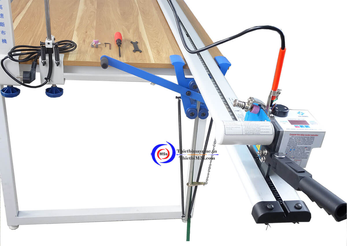 Máy cắt vải đầu bàn Lejiang YJ-D108 Máy cắt vải đầu bàn Lejiang YJ-D108