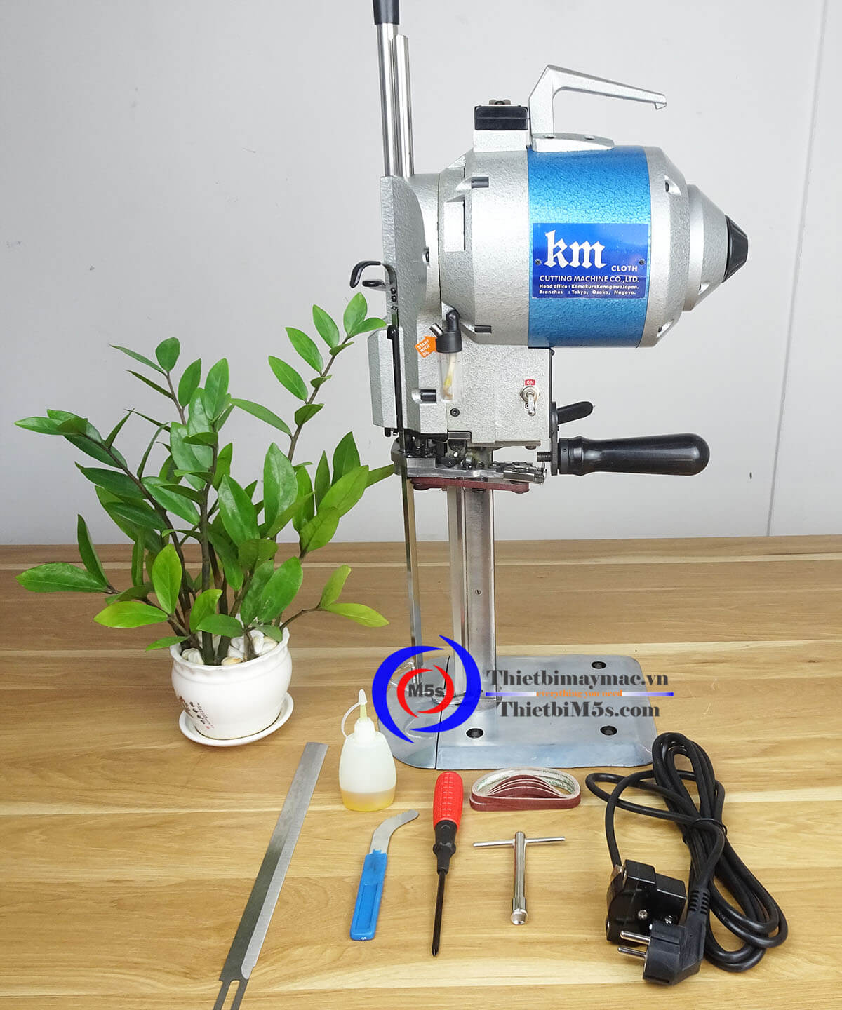 Máy cắt vải đứng KM Máy cắt vải đứng KM