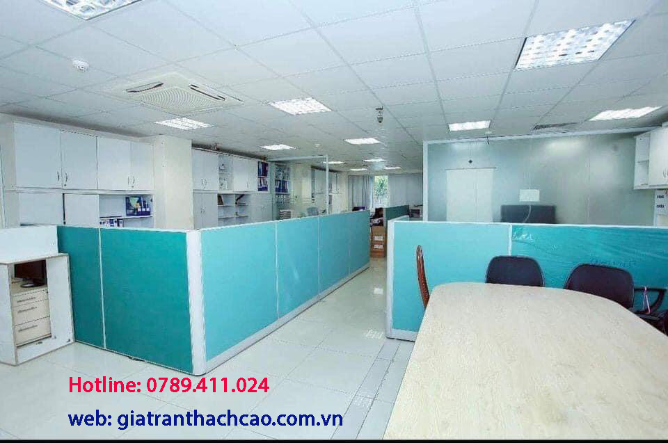 Mẫu Trần Nhựa Thả