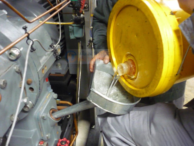 Thay dầu máy nén khí