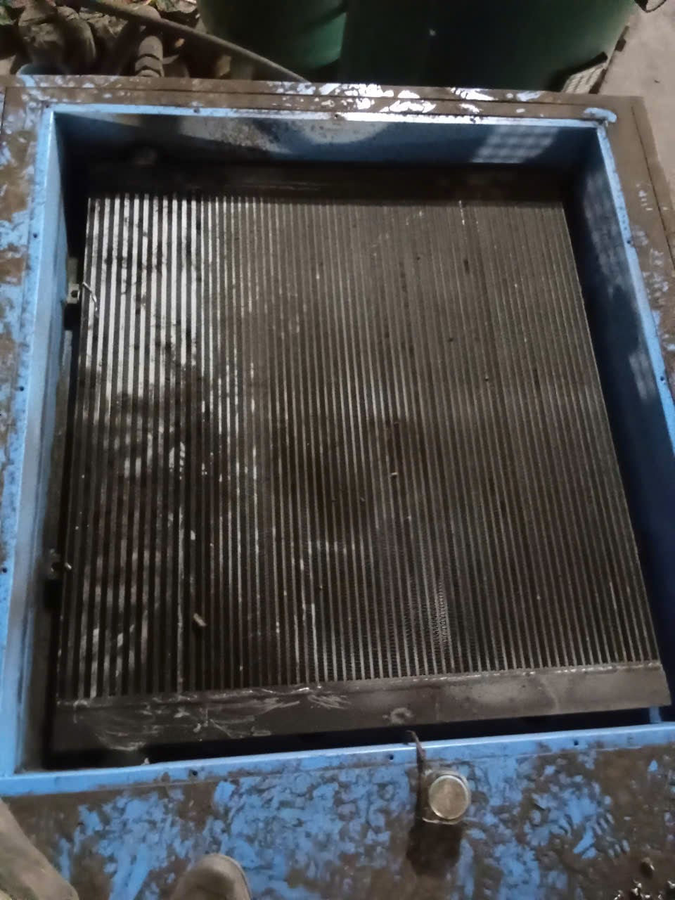 két giải nhiệt bị dơ