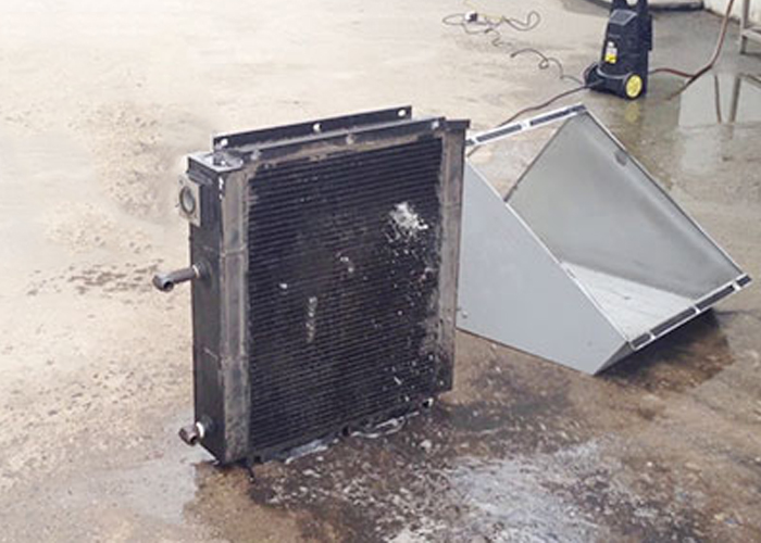 vệ sinh két giải nhiệt máy nén khí