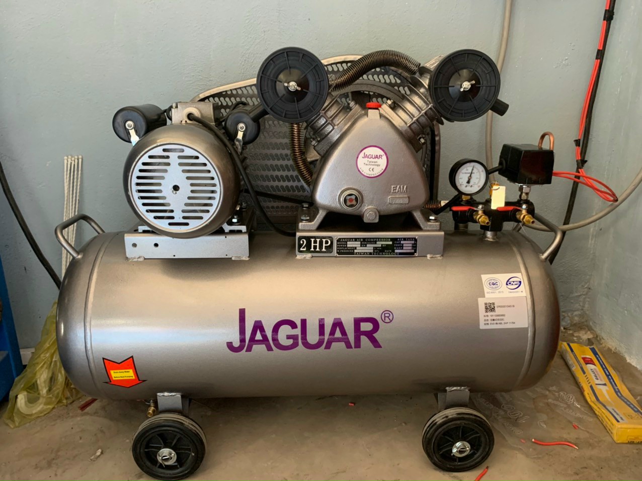 máy nén khí piston Jaguar