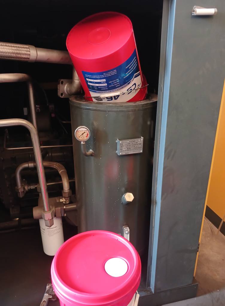 thay dầu máy nén khí