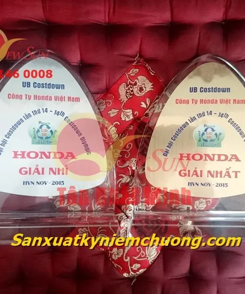 Kỷ niệm chương thủy tinh, Kỷ niệm chương in hình logo công ty