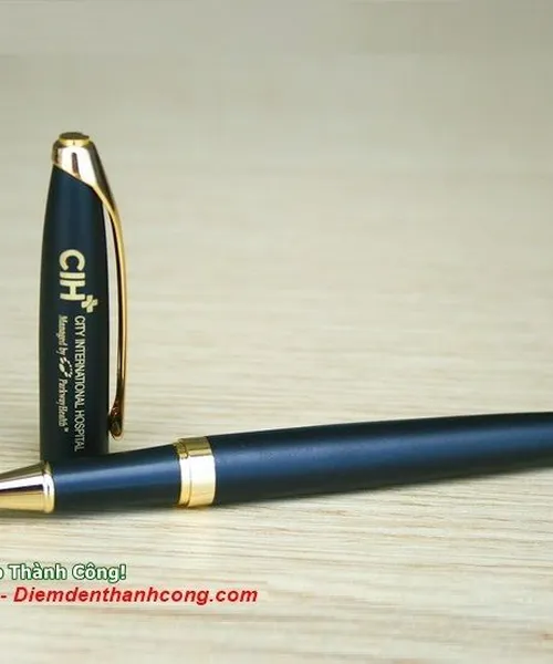 Khắc tên lên bút kim loại Vip 3,  Bút ký khắc tên