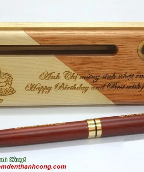 Bút Gỗ Khắc Tên Quà Tặng,  bút ký khắc tên