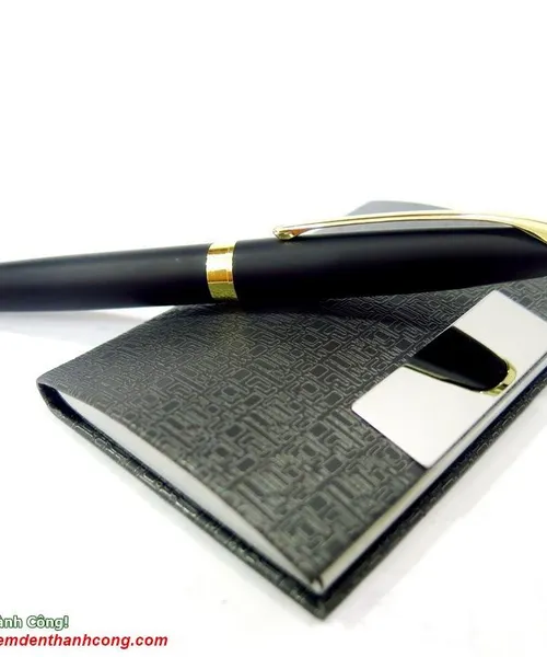 Khắc tên lên bút kim loại Vip 3,  Bút ký khắc tên