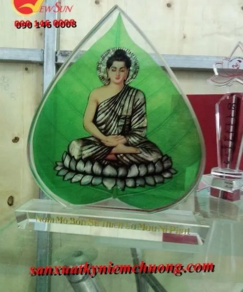 Pha lê thủy tinh in hình Phật,  Kỷ niệm chương pha lê thủy tinh nhận in lẻ lấy trong ngày