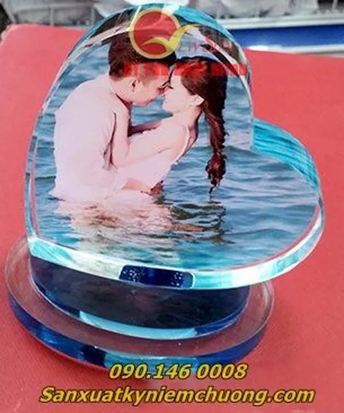 Pha lê in hình trái tim nghiêng