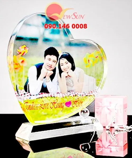 Pha lê in hình trái tim nghiêng