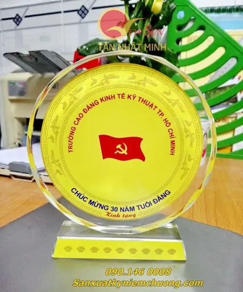 Kỷ niệm chương thủy tinh, Kỷ niệm chương in hình logo công ty