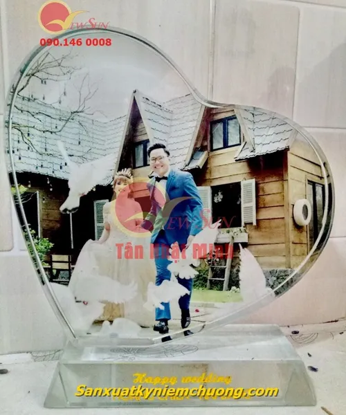 Pha lê in hình trái tim nghiêng