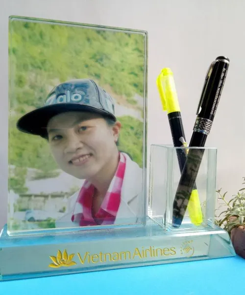 Pha lê in hình - cắm bút, Kỷ niệm chương pha lê thủy tinh nhận in lẻ lấy trong ngày