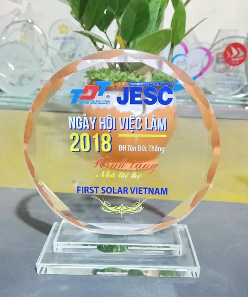 Kỷ niệm chương, kỷ niệm chương thủy tinh- Pha lê