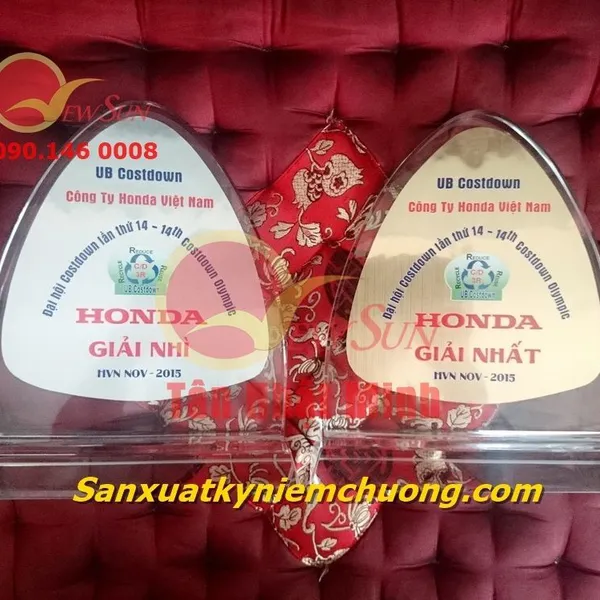 Kỷ niệm chương thủy tinh, Kỷ niệm chương in hình logo công ty