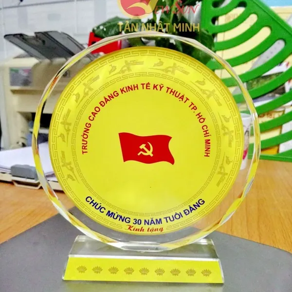 Kỷ niệm chương thủy tinh, Kỷ niệm chương in hình logo công ty