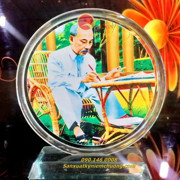 Pha lê thủy tinh in hình Bác Hồ,  Kỷ niệm chương pha lê thủy tinh nhận in lẻ lấy trong ngày