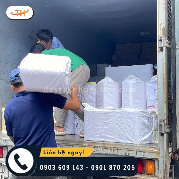 Thu Hồng chuyên cung cấp băng keo trong dán thùng giá sỉ hấp dẫn Thu Hồng chuyên cung cấp băng keo trong dán thùng giá sỉ hấp dẫn