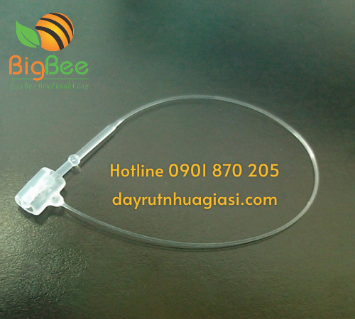 đạn xỏ trắng treo mác quần áo