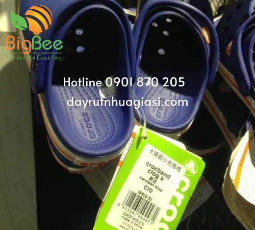 đạn xỏ treo nhãn mác giày