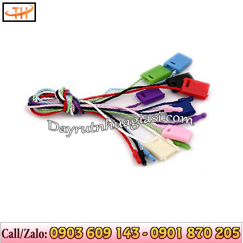 Dây dù gắn mác nhiều màu sắc bắt mắt Dây dù gắn mác nhiều màu sắc bắt mắt