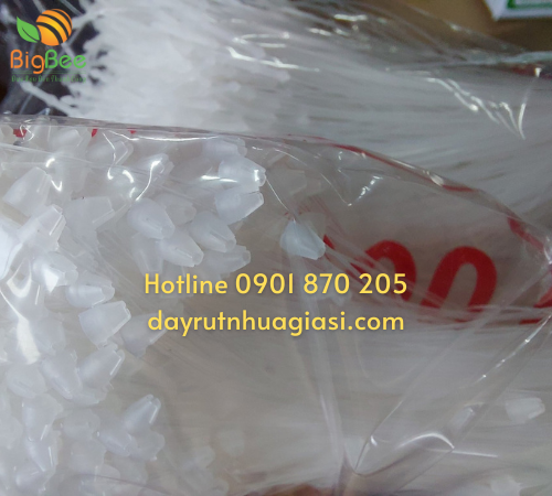 Đạn xỏ nhựa treo thẻ tag