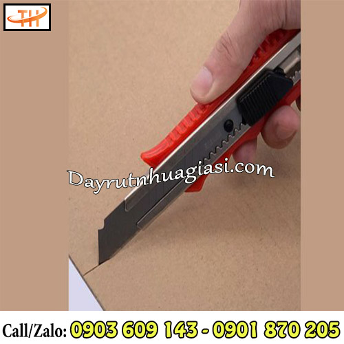 Dao rọc giấy Thiên Long sử dụng tiện lợi, chính xác Dao rọc giấy Thiên Long sử dụng tiện lợi, chính xác