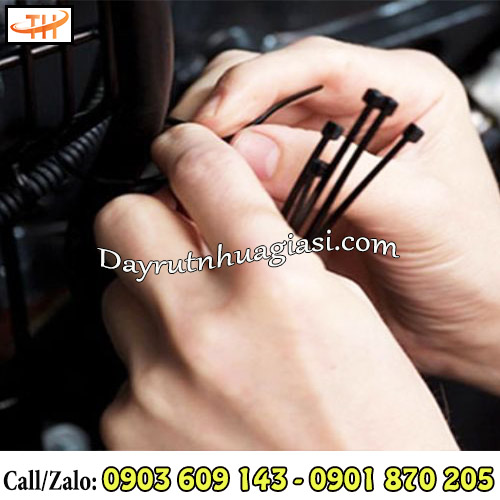 Dây rút nhựa màu đen được lựa chọn sử dụng khá phổ biến Dây rút nhựa màu đen được lựa chọn sử dụng khá phổ biến