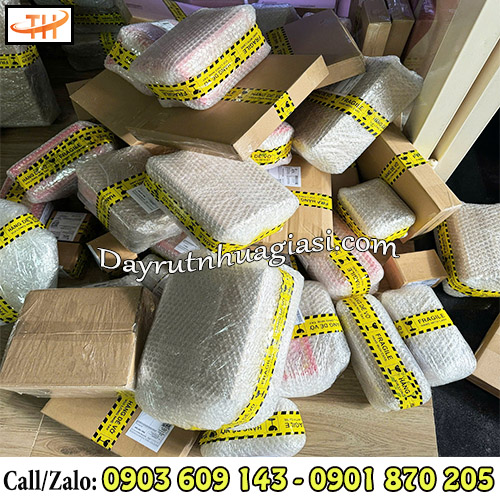 Băng keo hàng dễ vỡ được dùng phổ biến trong đóng gói hàng hoá  Băng keo hàng dễ vỡ được dùng phổ biến trong đóng gói hàng hoá